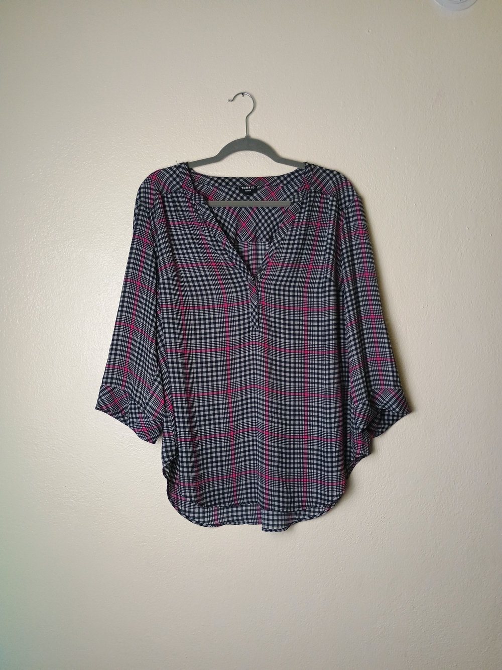 torrid Harper 2X|18-20  Black & Pink Plaid V-Neck Blouse 3/4 Roll Tab Sleeves
